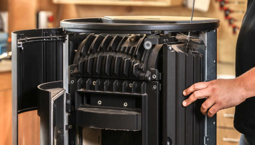 Quand faut-il ramoner et entretenir son poêle à granulés ou à bois ?